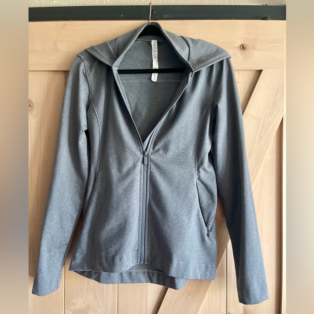 Lululemon jacket size 6